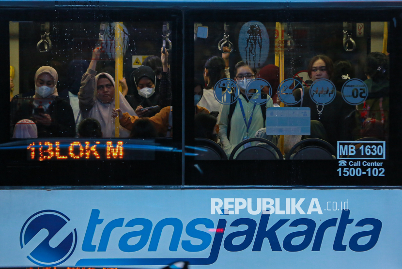 Bus-bus Transjakarta di beberapa koridor alami keterlambatan imbas hujan deras guyur Jakarta