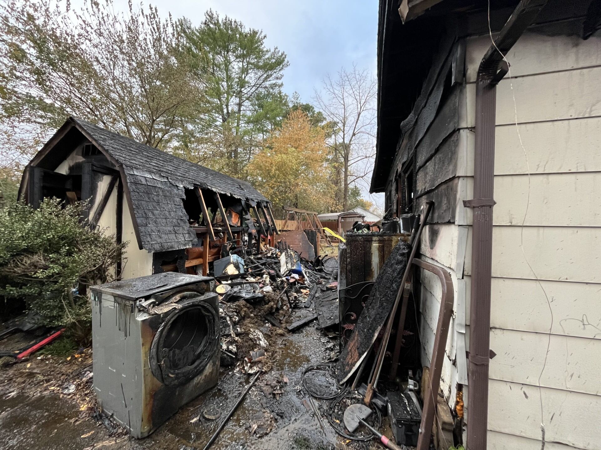 Garage fire displaces family in Murfreesboro