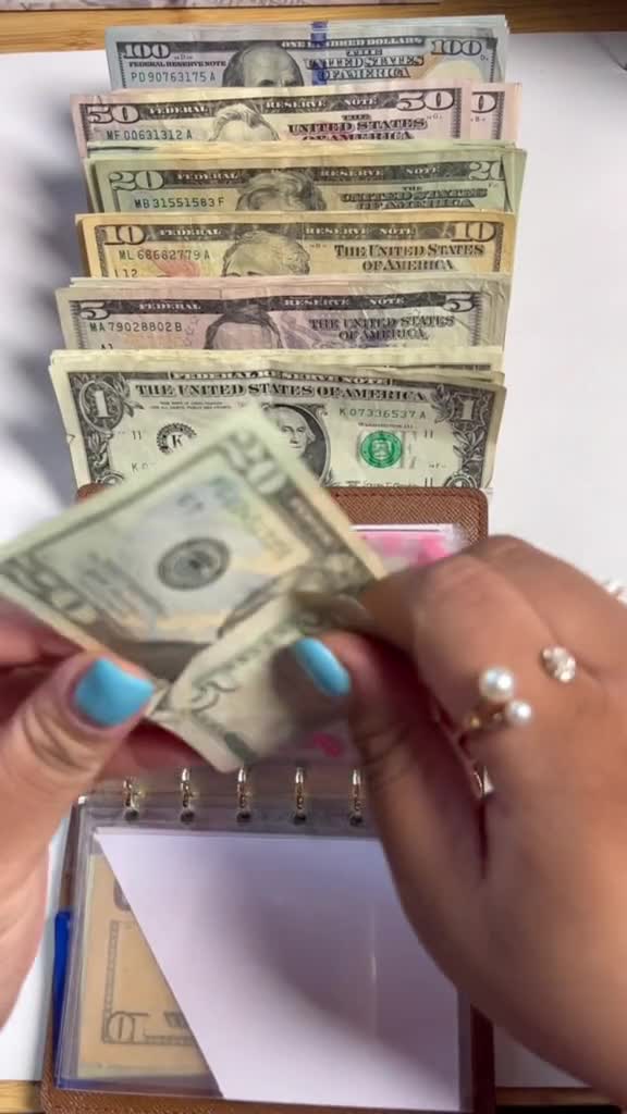 How I Budget My Paycheck with Weekly Cash Envelope Stuffing