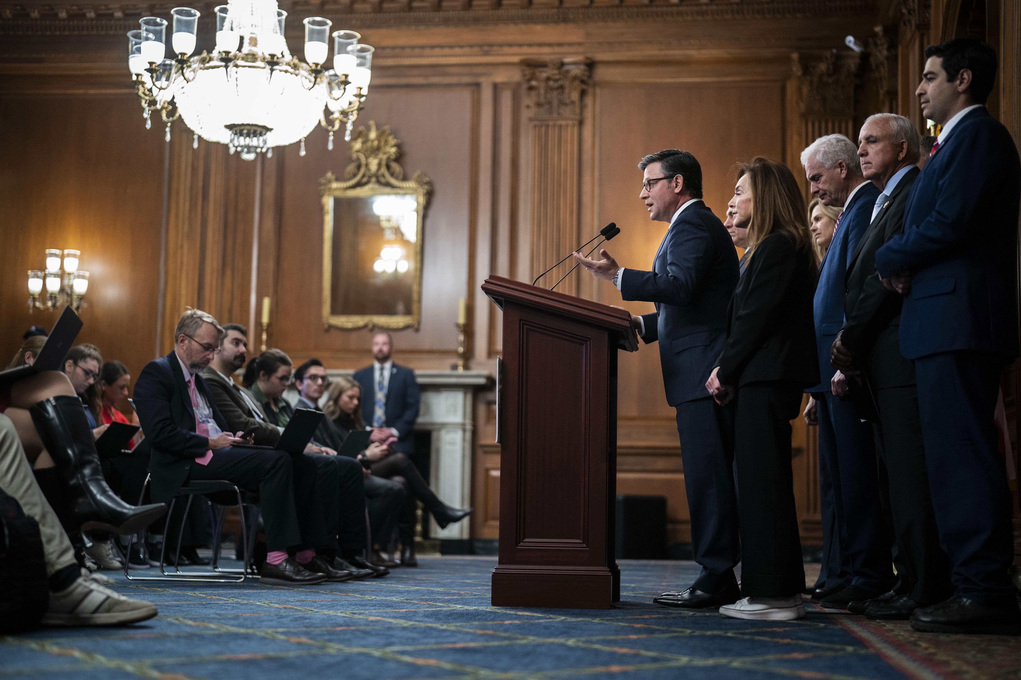 Deal to end government shutdown passes Senate, heads to House