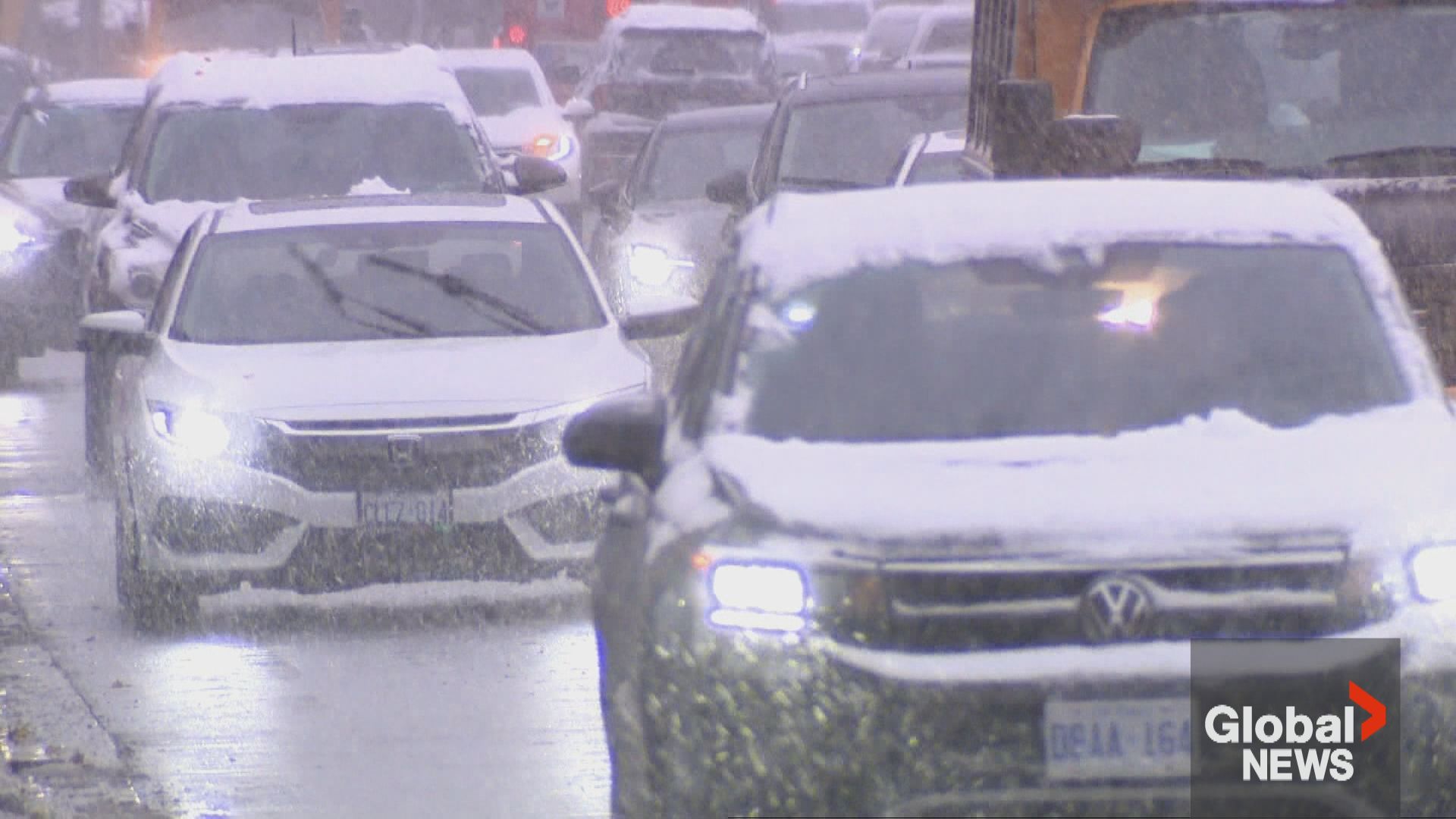 First snowfall of the season hits Toronto
