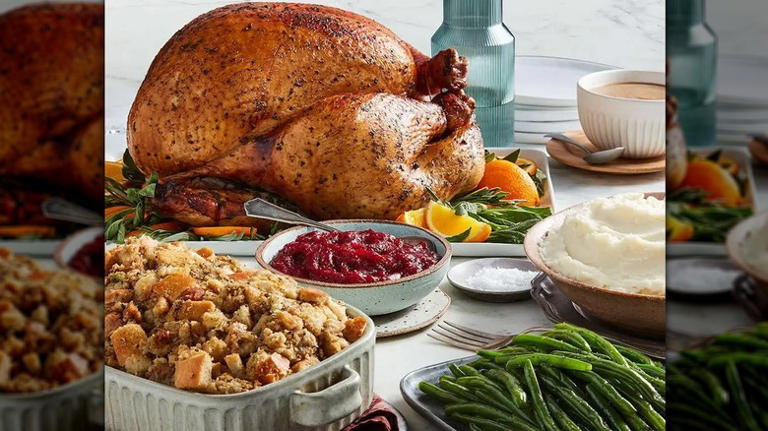 Comparing Grocery Store Thanksgiving Dinner Offers: Prices, Portions ...