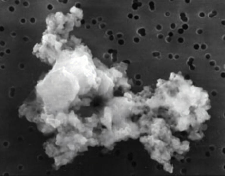 Conejitos de polvo cósmico: ¿Por qué el universo podría ser más esponjoso de lo que pensábamos?