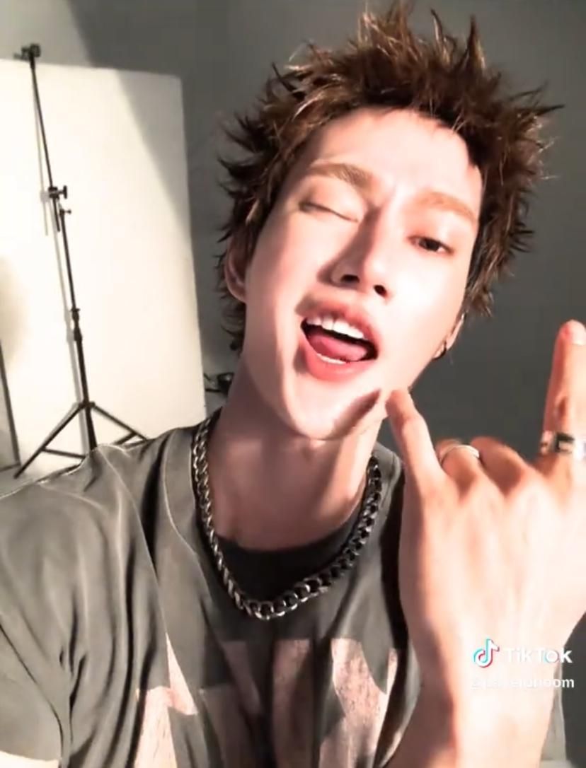 7 Potret Pavel Naret dengan Gaya Martin CORTIS, Menarik Perhatian! - Info Malang Raya AA1Qb6MN - Info Malang Raya