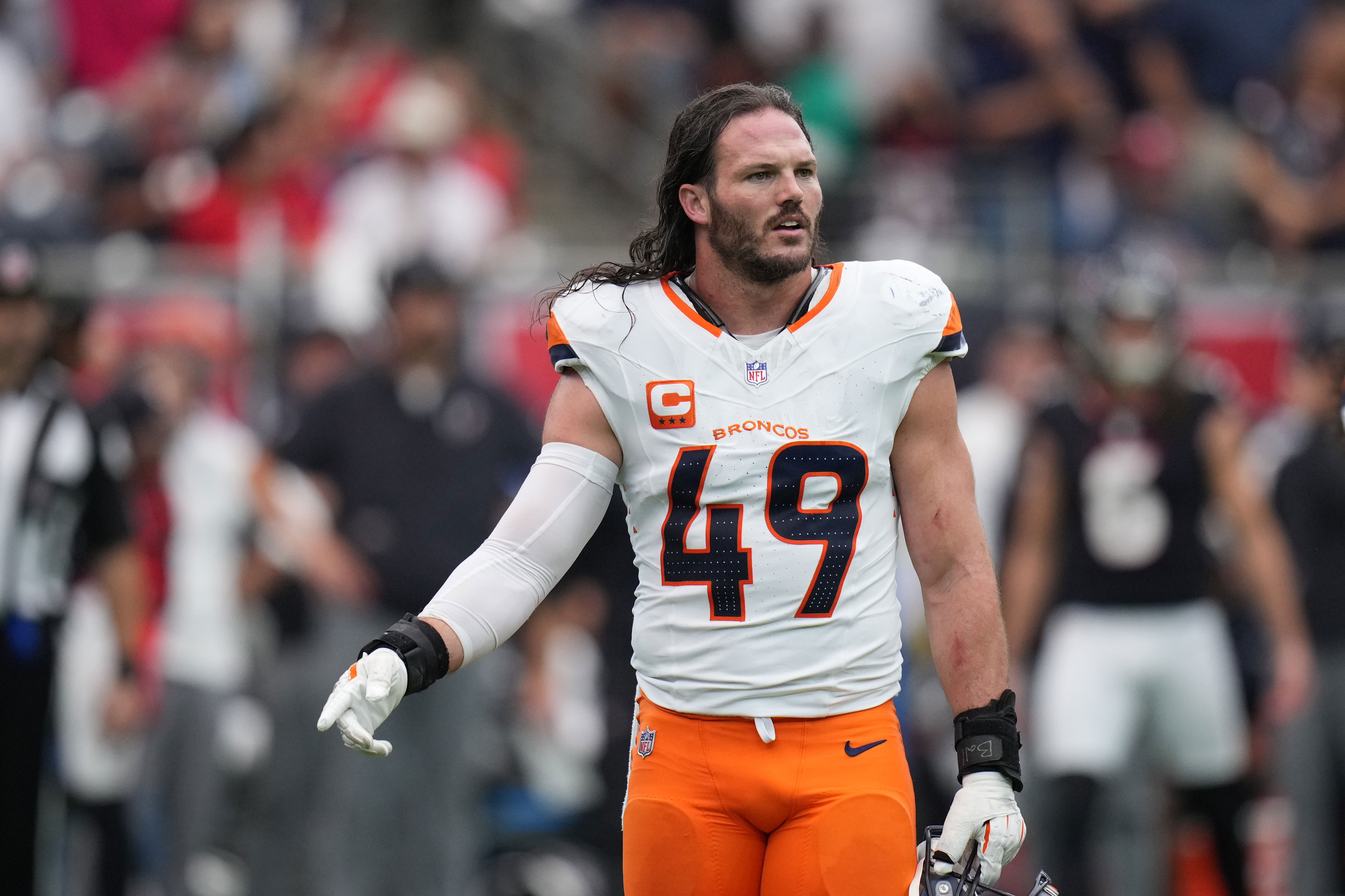 A un linebacker de la NFL le extirpan un tumor canceroso un día después de jugar un partido