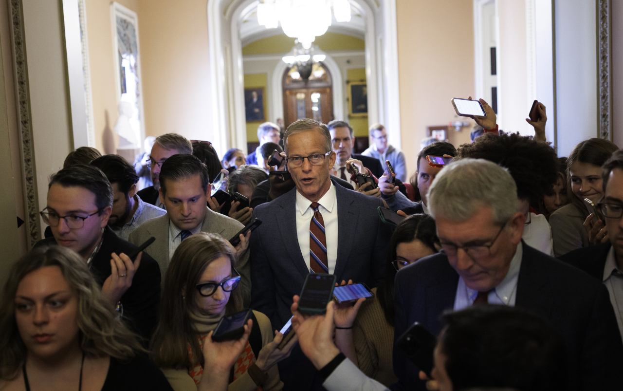 Senate Passes Measure to End Government Shutdown