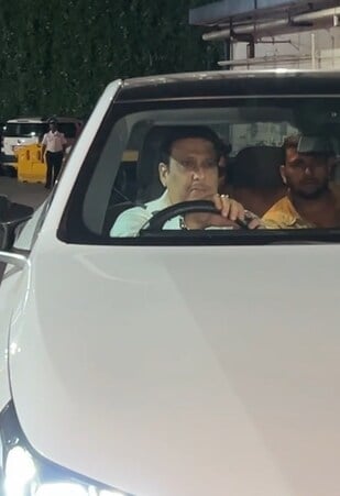 Emotional moment! Govinda visits the legendary Dharmendra