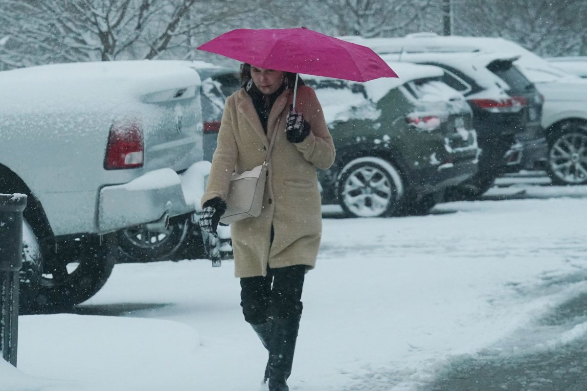 Arctic blast brings snow, frigid temperatures to much of U.S.