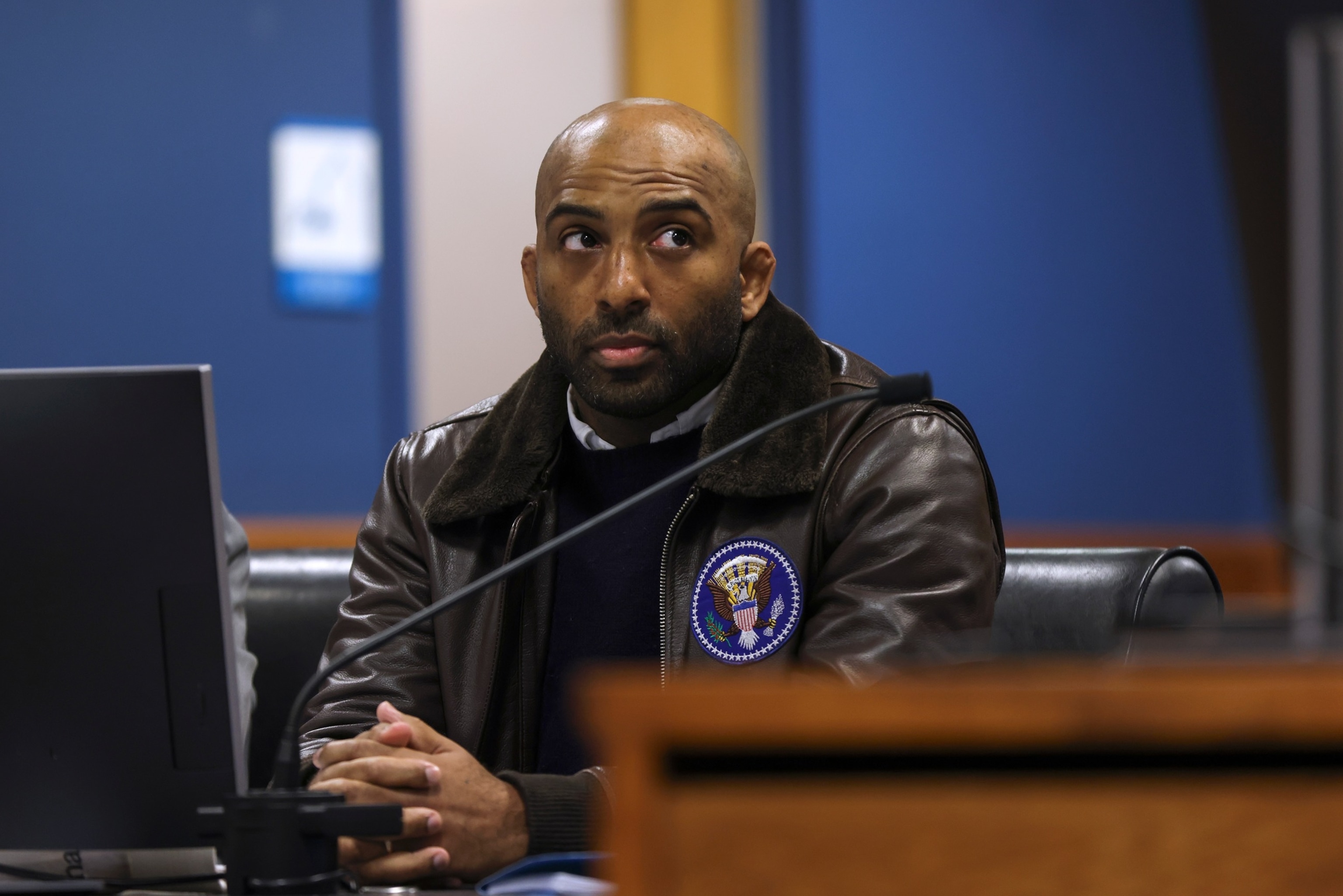 El hombre que recibió el indulto de los «electores falsos» espera que se extienda a un cargo de agresión no relacionado