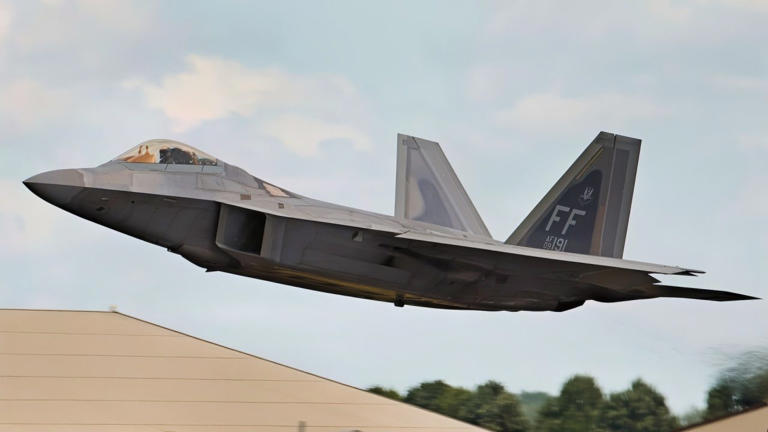 F-22 Raptor Stealth Fighter: All The Bad Stuff the Air Force Doesn’t ...