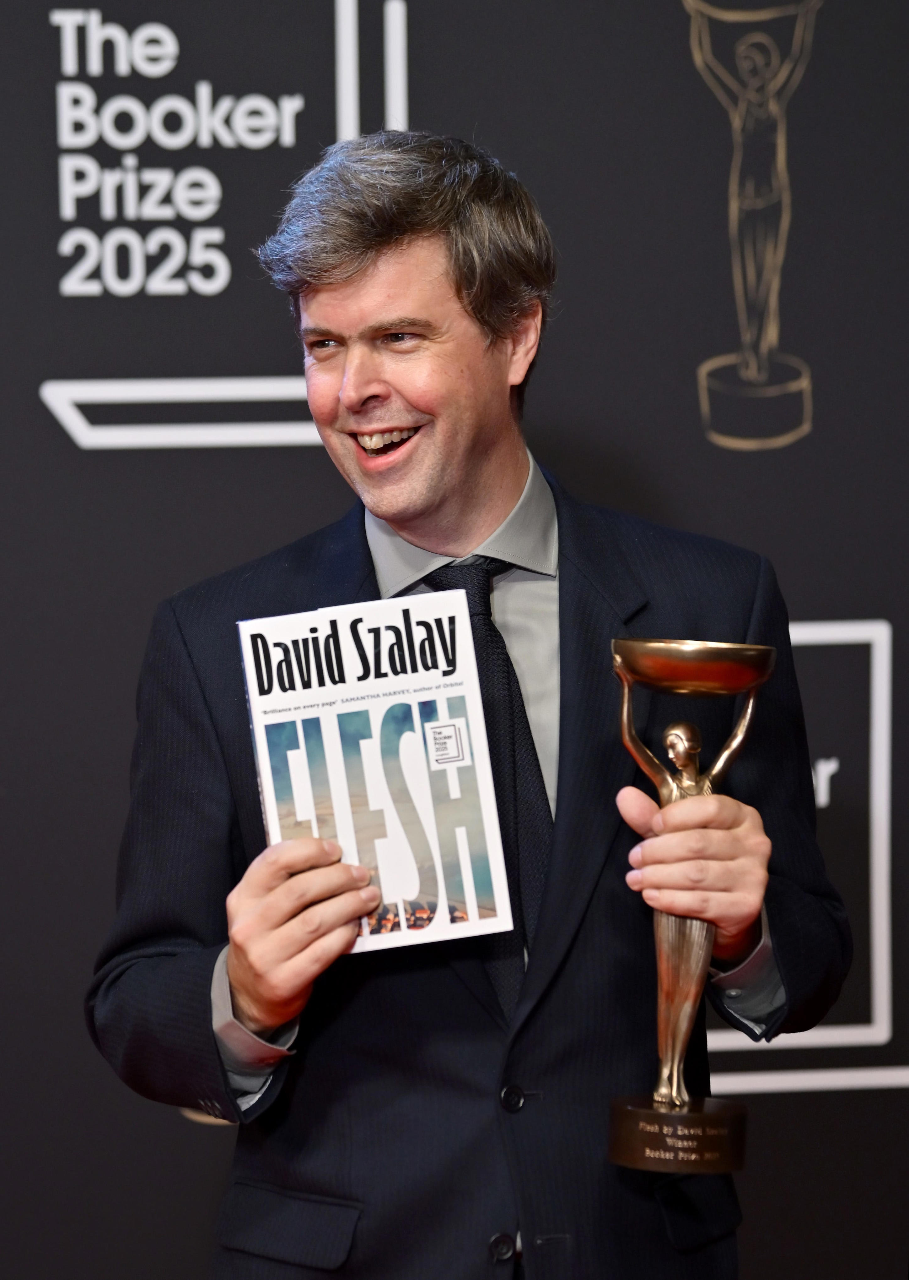 El autor de ‘Flesh’, David Szalay, hace historia al ganar el Premio Booker 2025