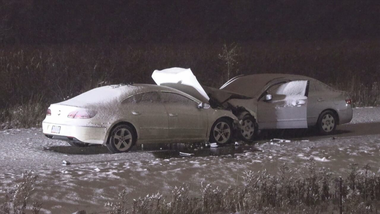 1 dead, 1 seriously injured after head-on crash in Markham, police say