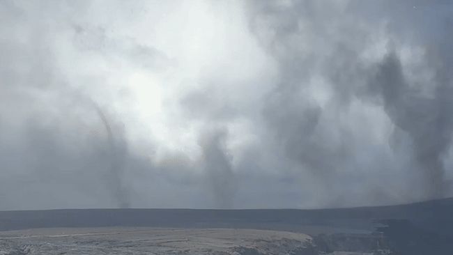 'Volnadoes' Swirl Around Erupting Hawaiian Volcano