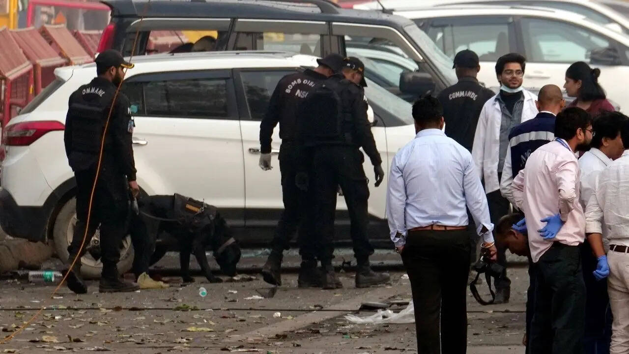 Delhi Red Fort Blast: Car Driver Named Mastermind - Pulwama Doctor With ...