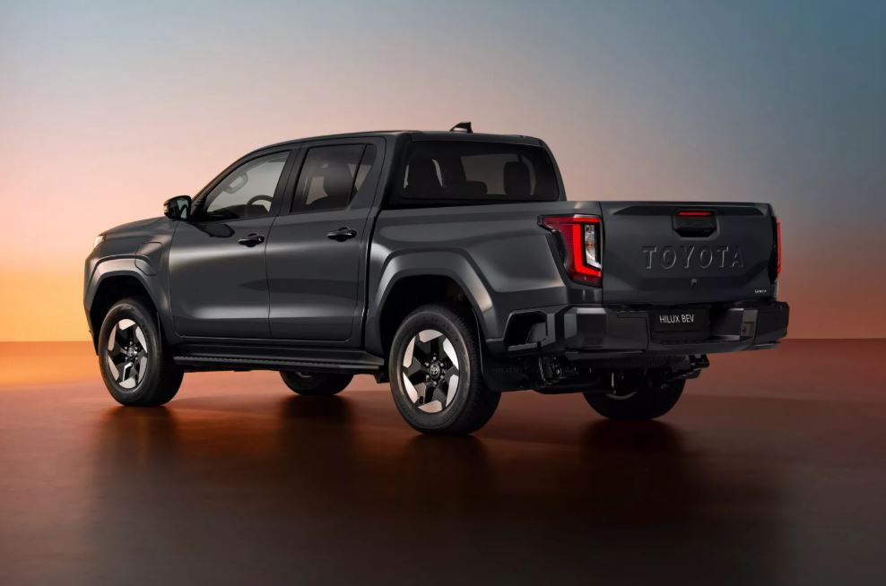 bagian belakang Toyota Hilux BEV
