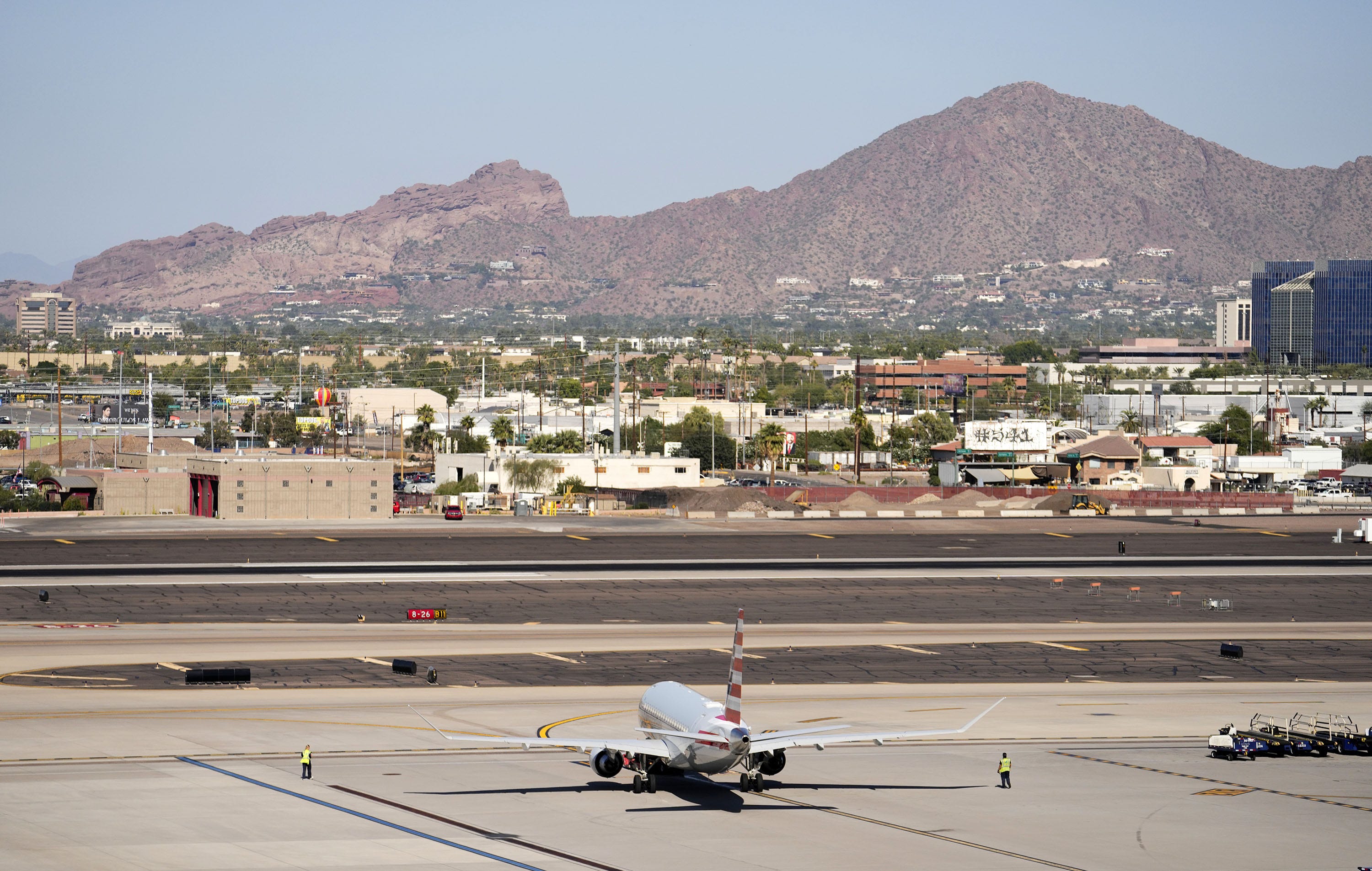 Phoenix airport's biggest airline has top travel rewards, ranking says