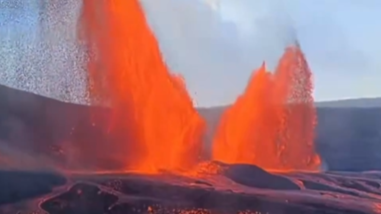 Hawaii’s Kīlauea Volcano Erupts Again - Lava Shoots Over 1,000 Feet In ...