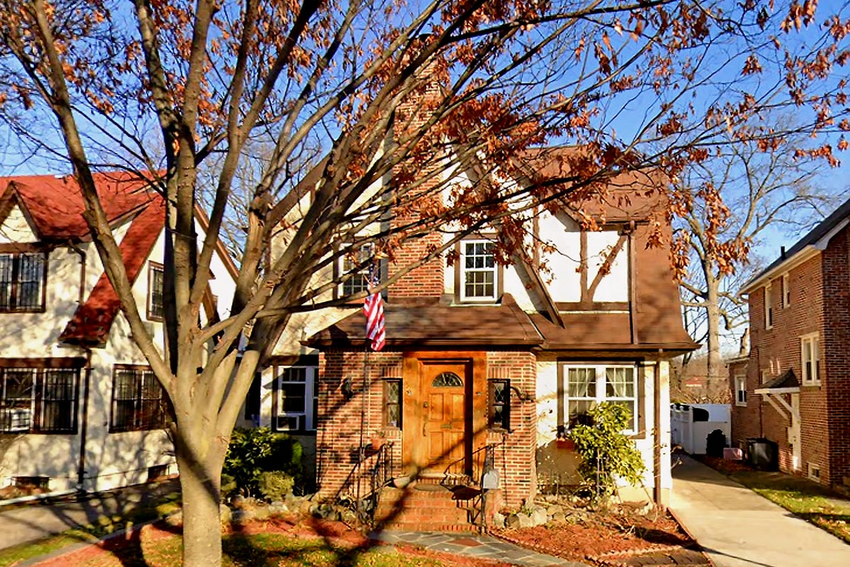 Donald Trump’s childhood NYC home goes on the market(02)