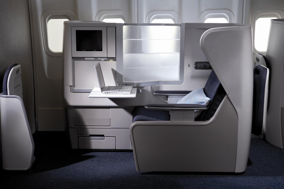 New £500 levy proposed for business class and private jet flyers
