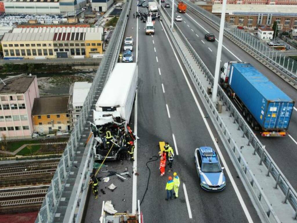Tamponamento tra due tir sul ponte San Giorgio: due feriti gravi ...