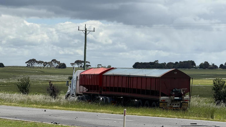 3yo, parents killed in horror truck crash