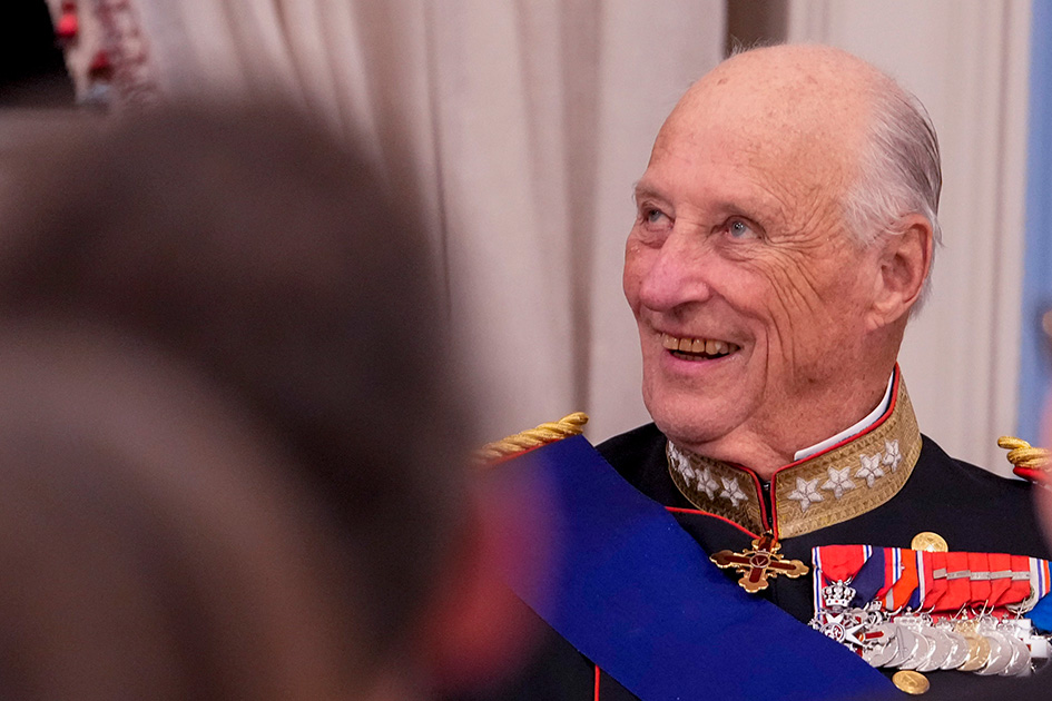 Kong Harald og dronning Sonja er vertskap for gallamiddag på Slottet i forbindelse med statsbesøket til det finske presidentparet Alexander Stubb og Suzanne Innes-Stubb. Foto: Javad Parsa / NTB