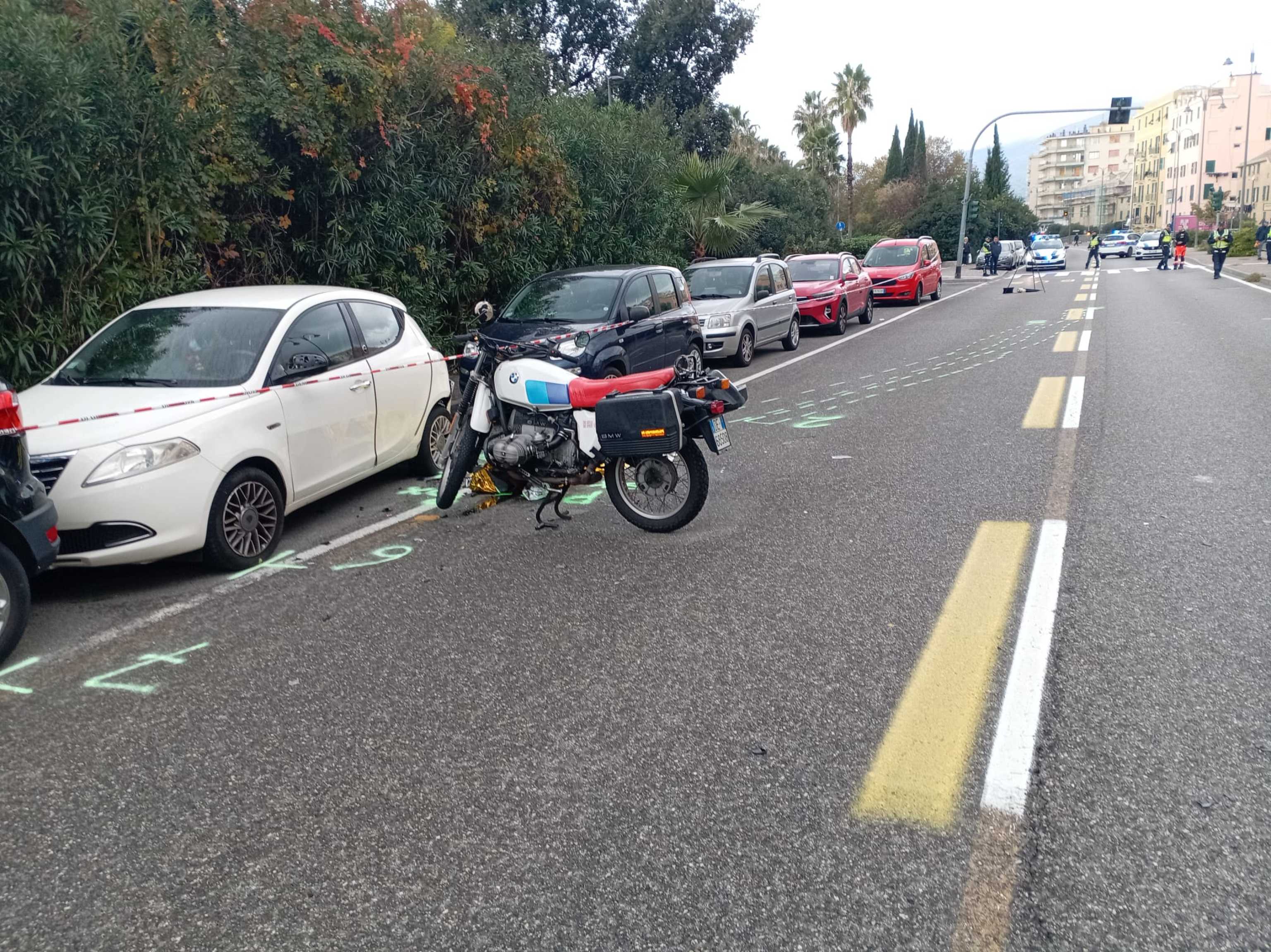 Schianto tra moto e auto a Genova, morto 51enne