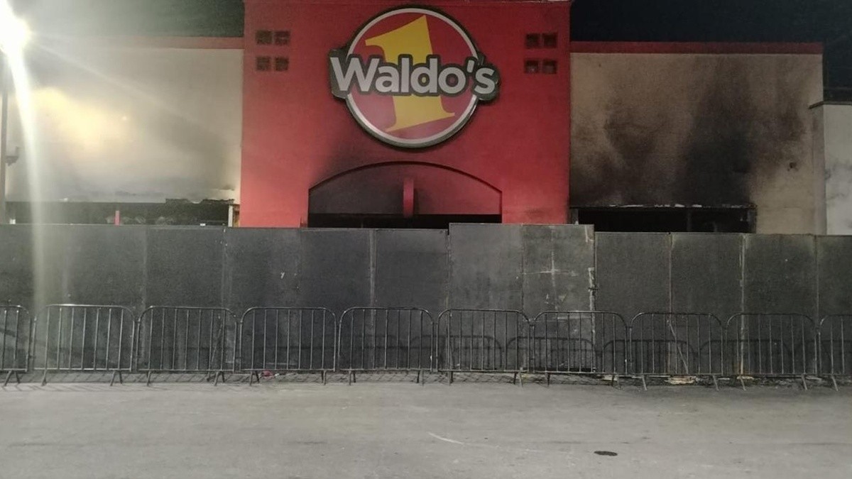 Gerentes de Waldo's y funcionarios declaran ante Fiscalía por incendio en  Hermosillo