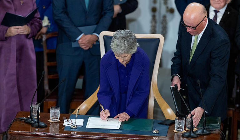 ‘Poor Bertie’ — Viewers spot tense moments as Connolly takes oath of office