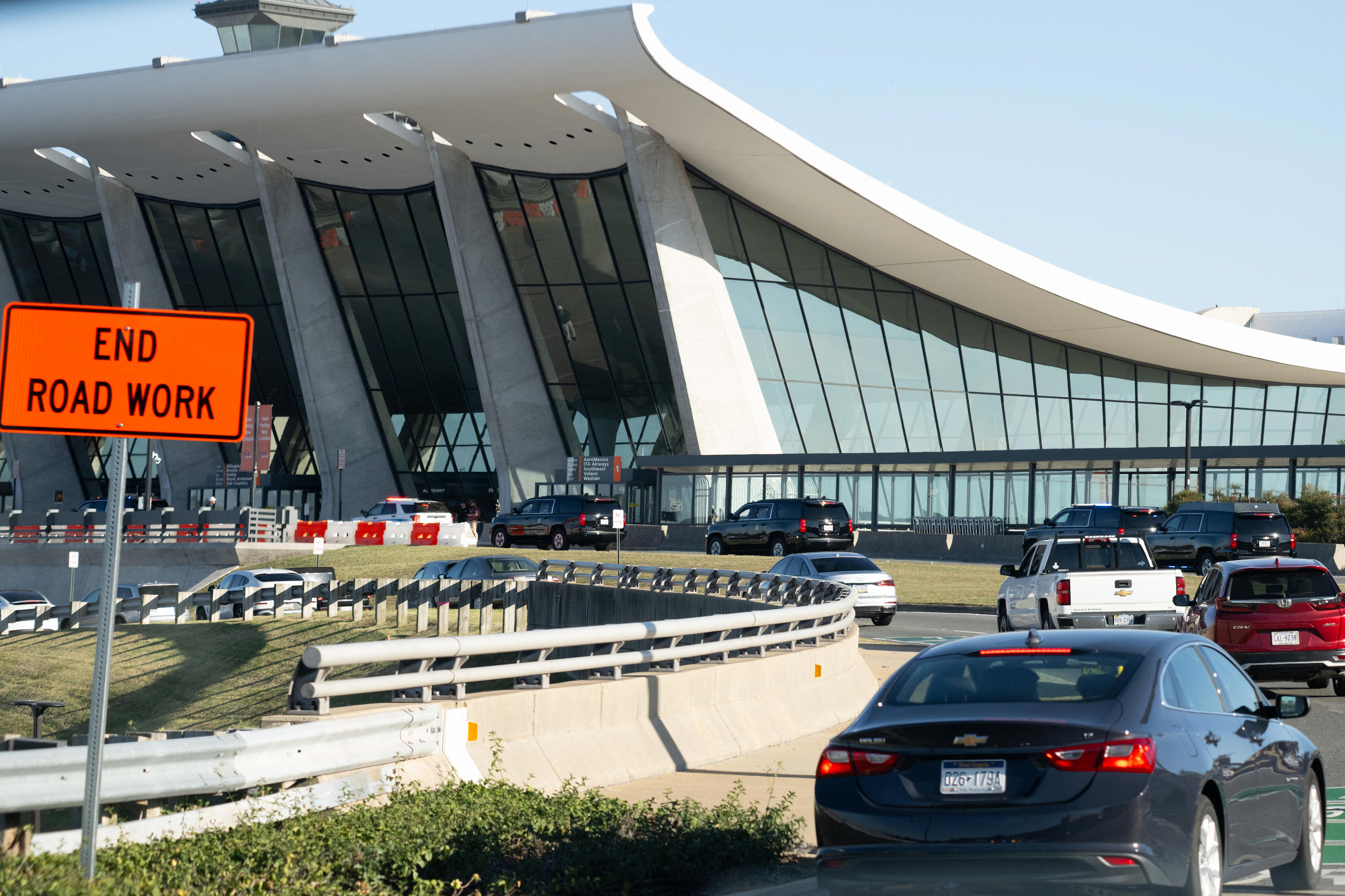 18 injured after mobile lounge crash at Dulles International Airport
