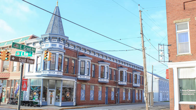 This Quaint Ohio Village Is A Timeless Gem Where Small-Town Charm Meets ...