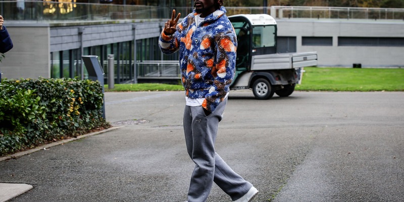 È un centrocampista della Serie A o un rapper? Le foto virali in Francia
