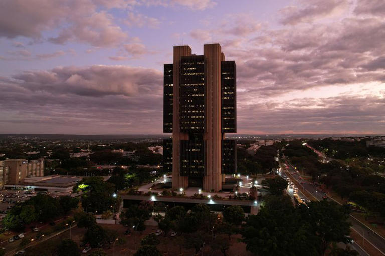BC mantém juros em 15% e sinaliza corte em março
