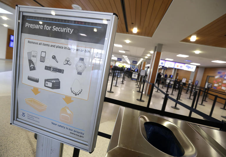 Flying for Thanksgiving? Appleton airport says plan, shop fares now