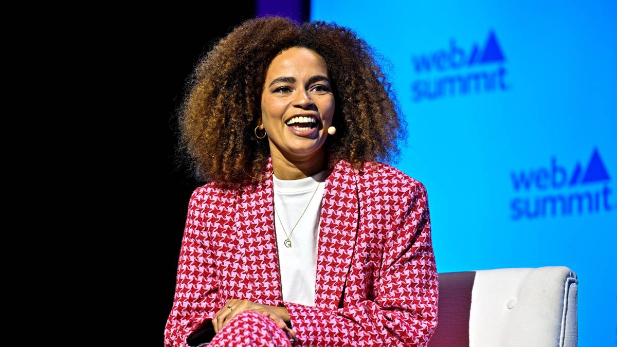 Ana Sofia Martins mostra barriguinha de grávida