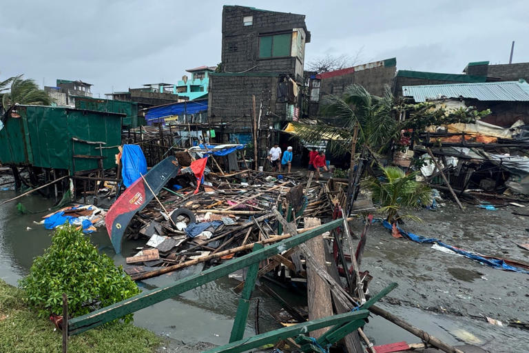 Thousands evacuated as deadly storm Fung-wong approaches Taiwan