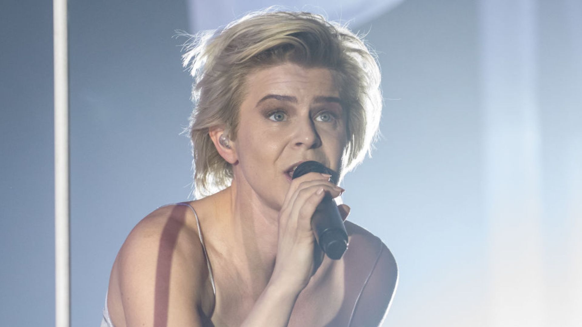Robyn confirma novo single 'Dopamine' para esta semana