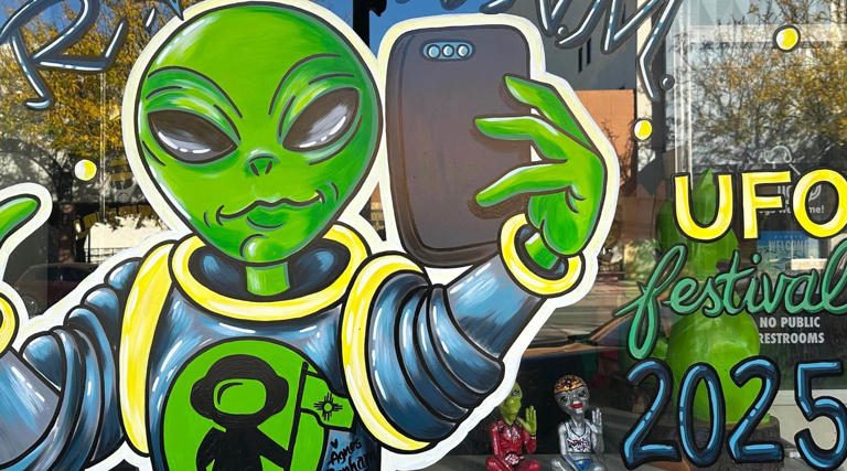 Few Jews, many aliens: Inside Roswell’s vanishing Jewish community