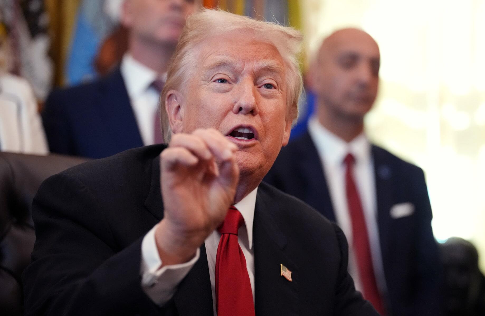 Trump Floats $2K Tariff 'Dividends,' Healthcare Payments to Americans