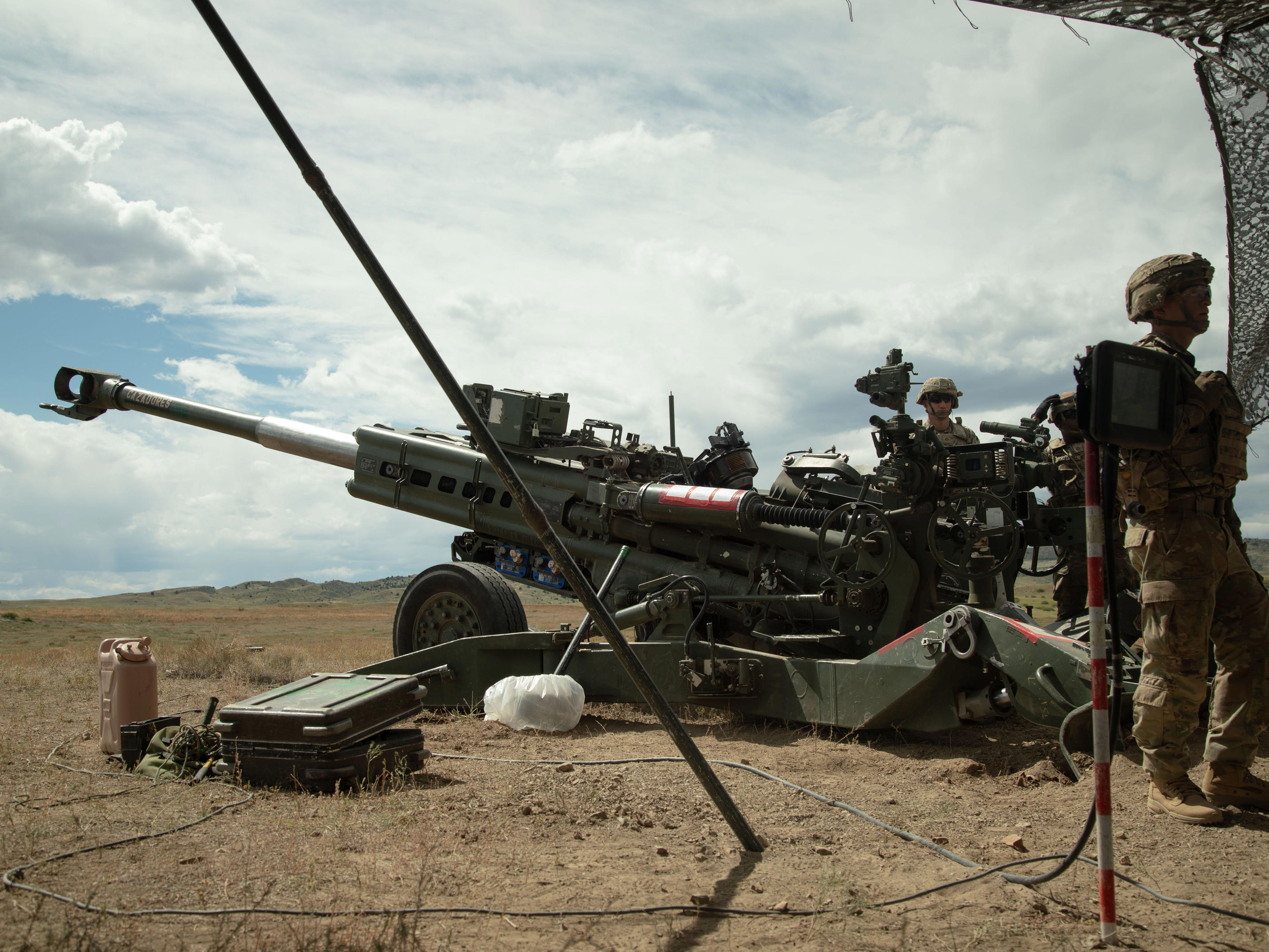 The Army’s linking big guns, drones, and AI with its new command system ...