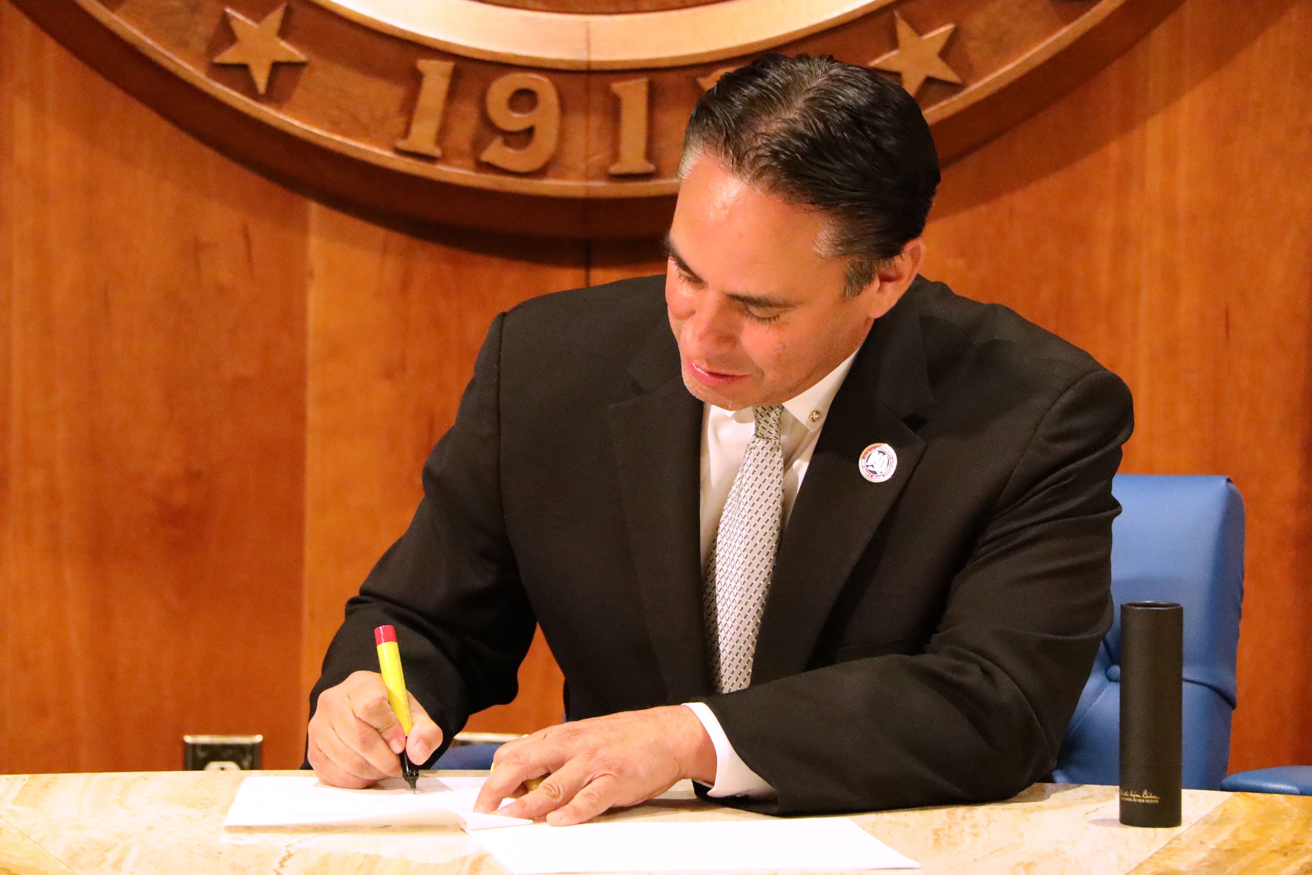 New Mexico lawmakers pass bill to extend food benefits amid deal to end ...