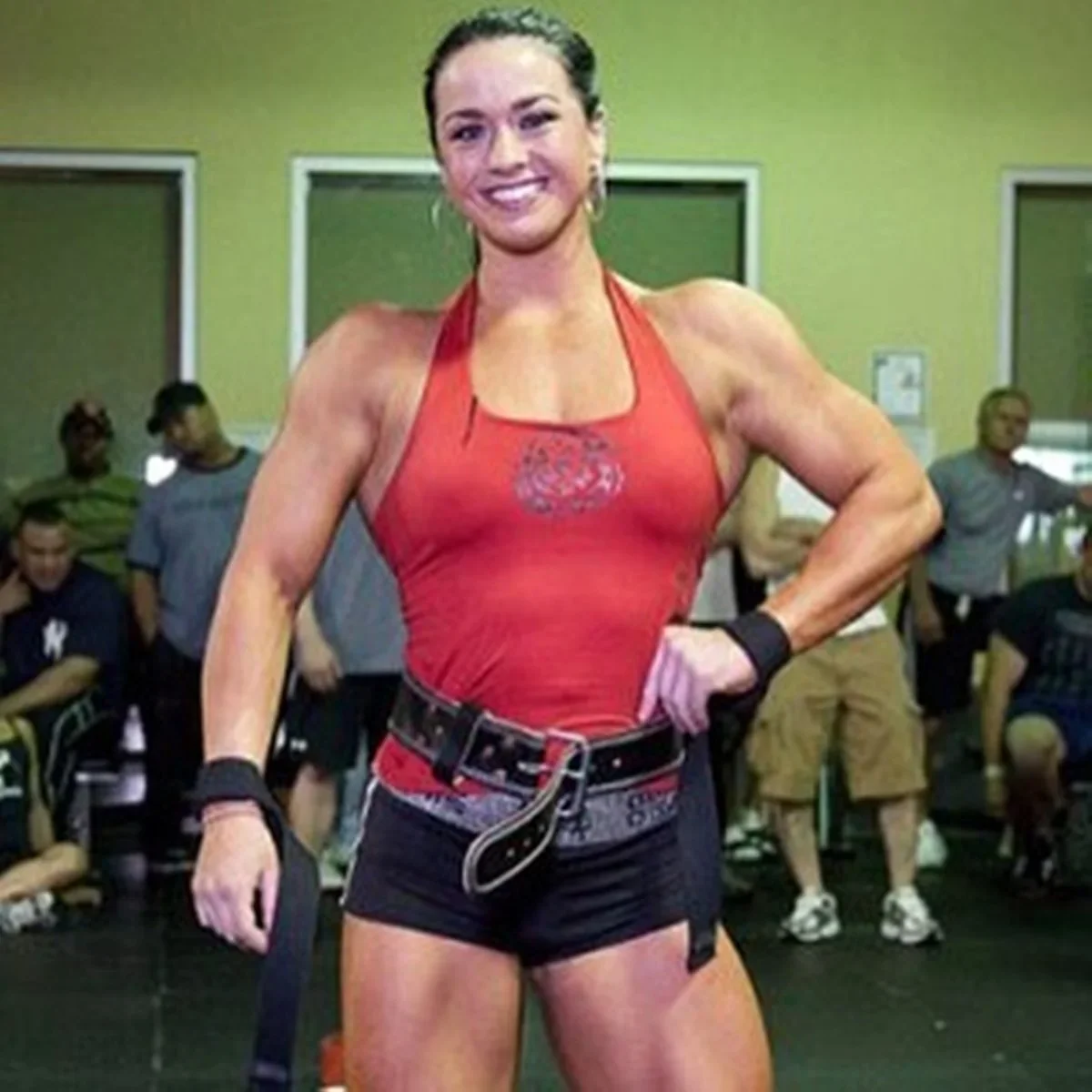 Causa da morte de Hayley McNeff, campeã de fisiculturismo, é revelada