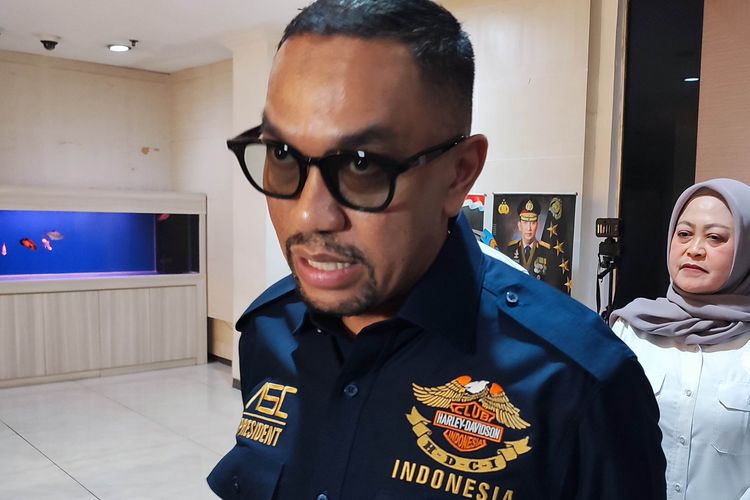 Dari Sopir Jadi Kaya, Bisnis Ahmad Sahroni Apa?