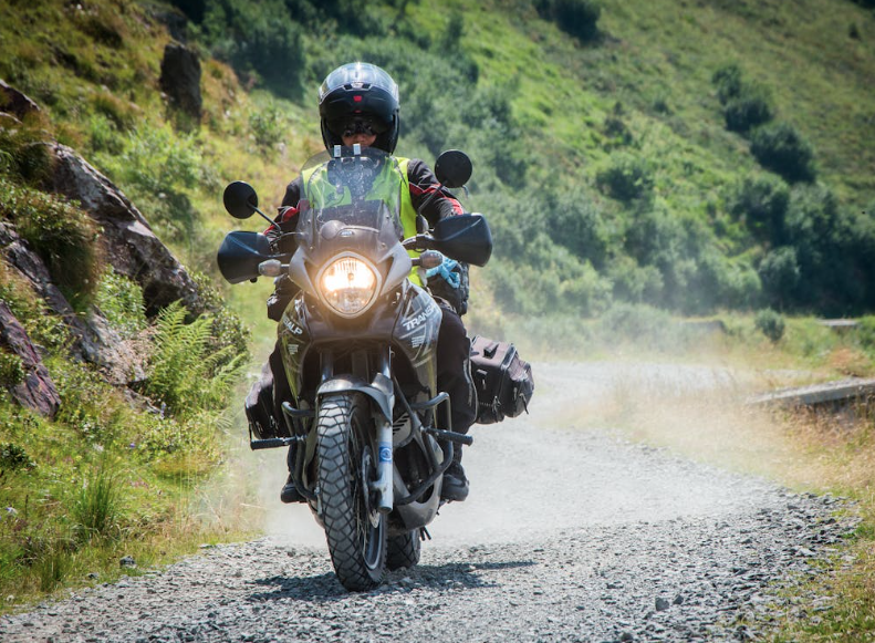 Mengapa Sepatu Motor Wajib Dipakai Saat Touring?