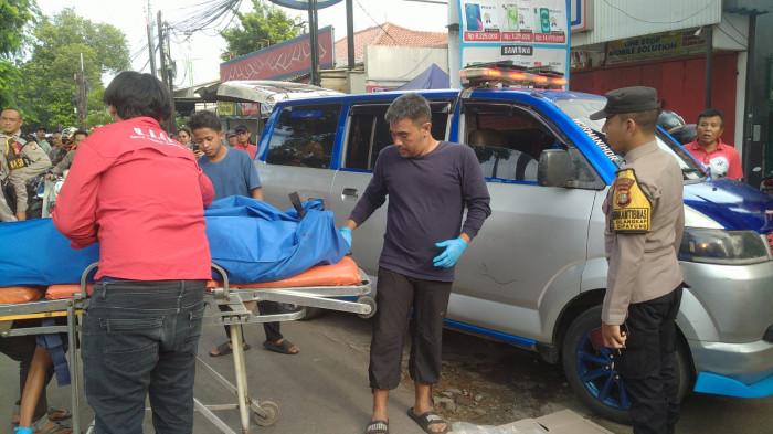 Kecelakaan Maut di Cilangkap, Pemotor Tewas Tertabrak JakLingko