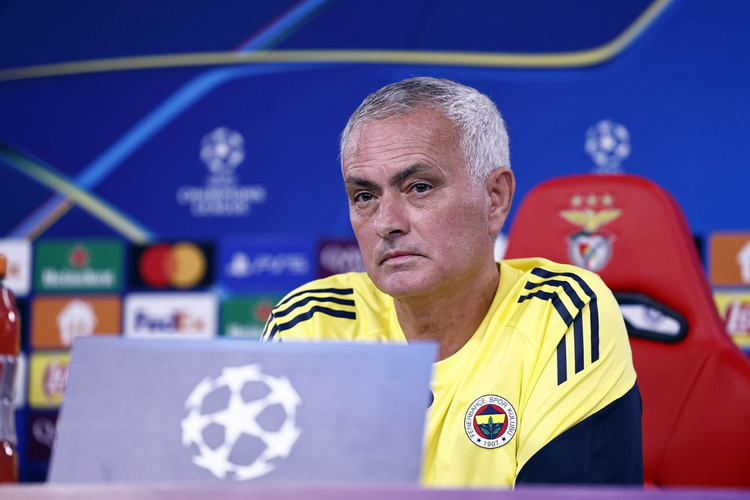 Mourinho Tinggalkan Fenerbahce dengan Tagihan Hotel Rp14 Miliar, Siapa yang Menanggung?