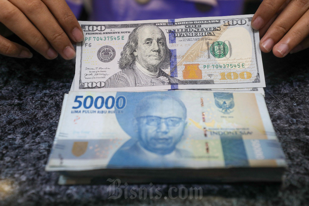 Rupiah Melemah ke Rp16.713, Cek Kurs Bank Ini Hari Ini