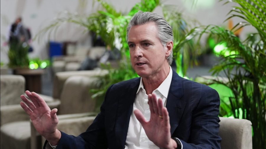 Newsom says 9yearold son tried to call Trump(00)