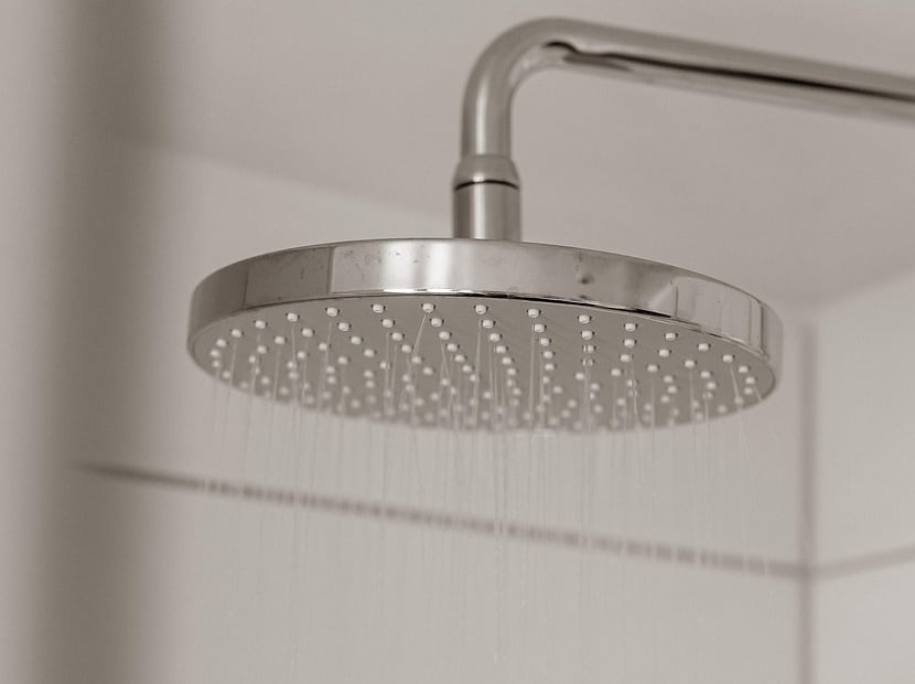 Dark Shower Trend Gains Expert Backing for Sleep Aid