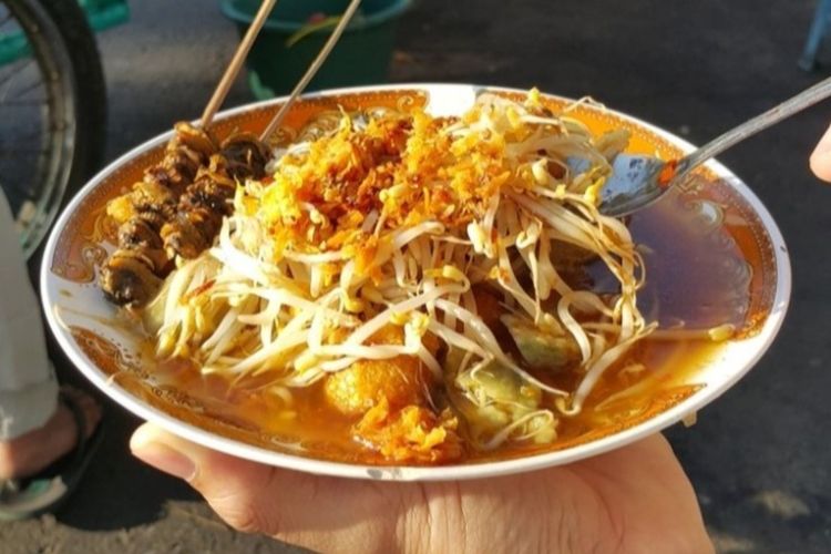 Wajib Dicoba! 8 Lontong Balap Khas Surabaya